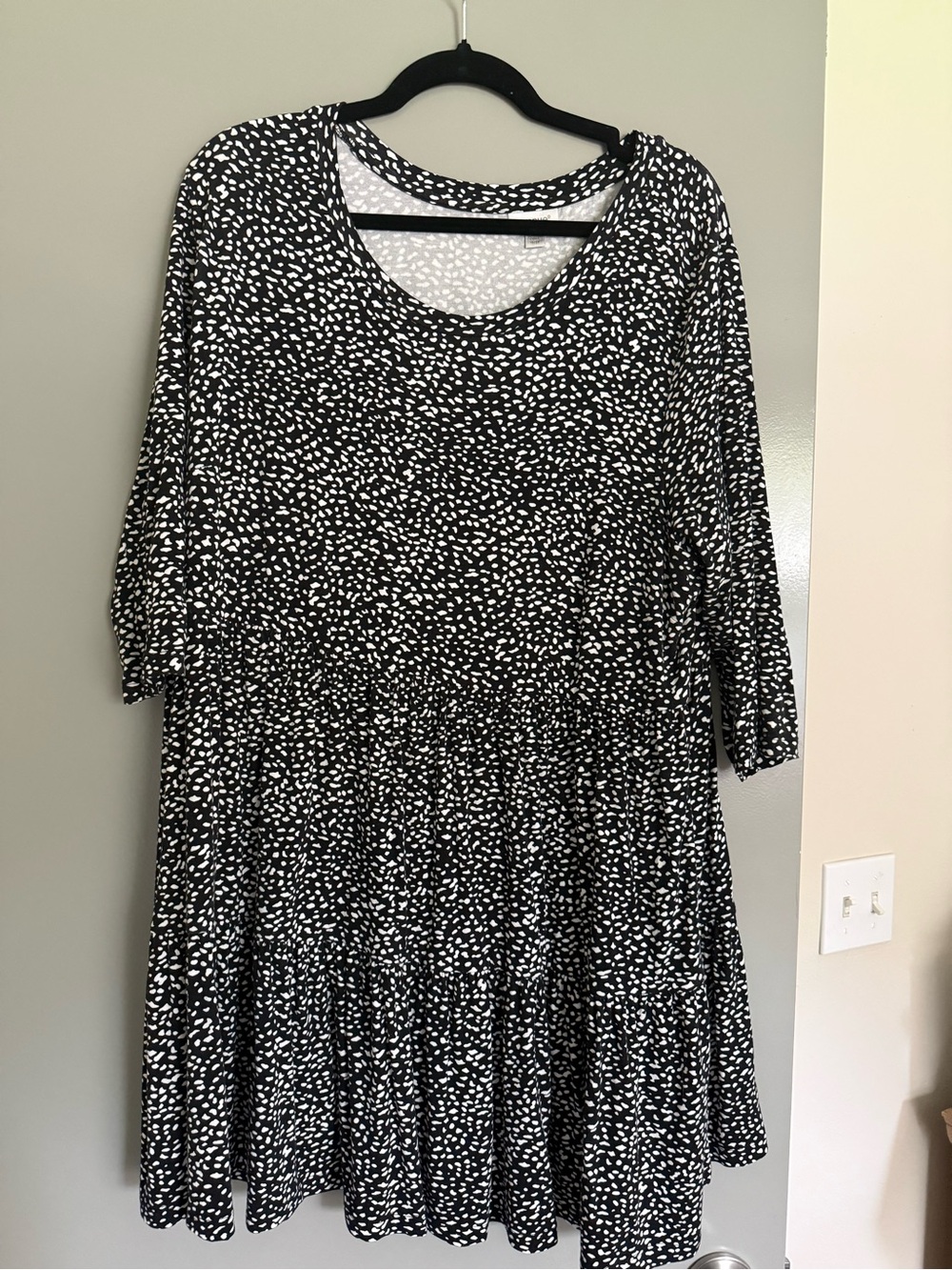 Avenue Black and White Dot-Print Tiered 3/4 Long-Sleeve Top